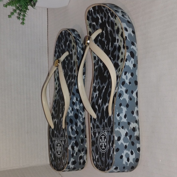 Tory Burch Leopard Print Sandals. Womens size 8. Cream & Black in color. - Picture 4 of 12